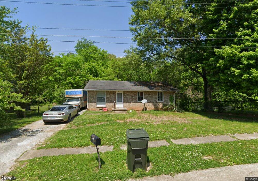 1400 Honeysuckle Dr, Hopkinsville, KY 42240 - photo 1