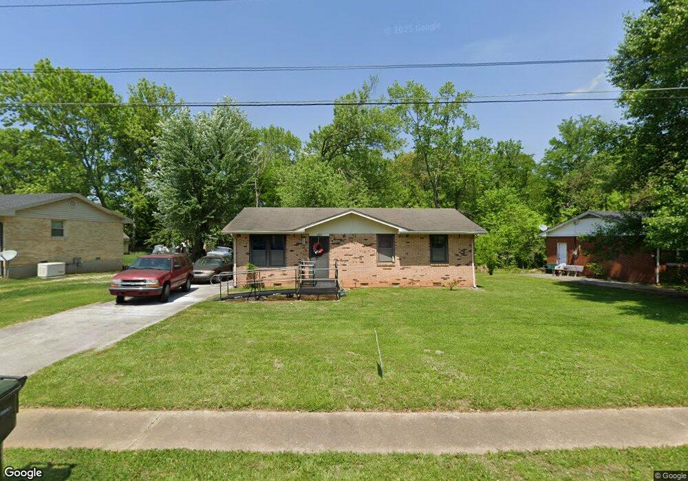 1404 Honeysuckle Dr, Hopkinsville, KY 42240 - photo 1