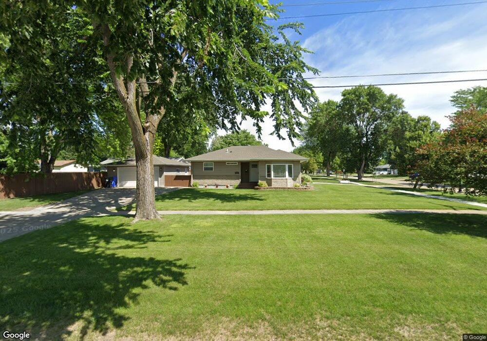 1621 20th Ave S, Fargo, ND 58103 - photo 1