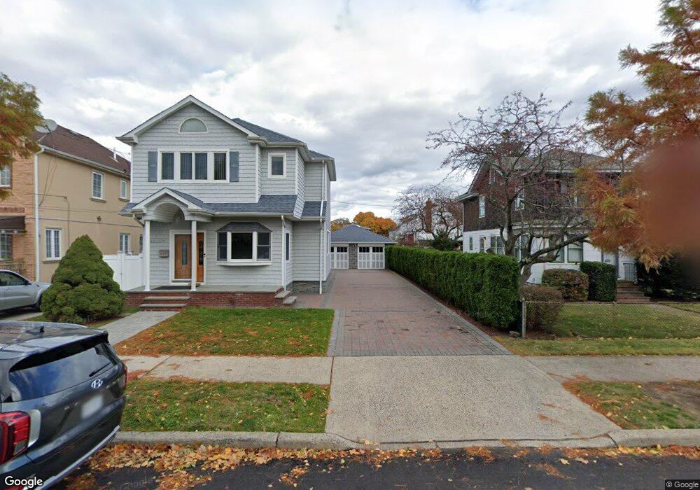 8523 261st St, Floral Park, NY 11001 - photo 1