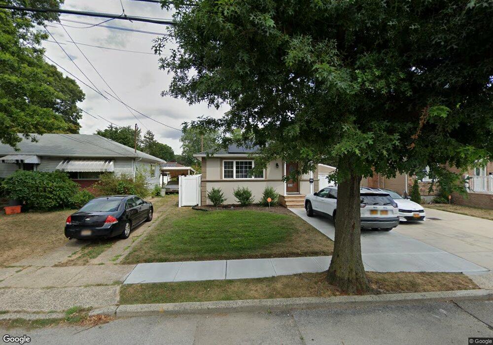 1025 Saranac Rd, West Hempstead, NY 11552 - photo 1