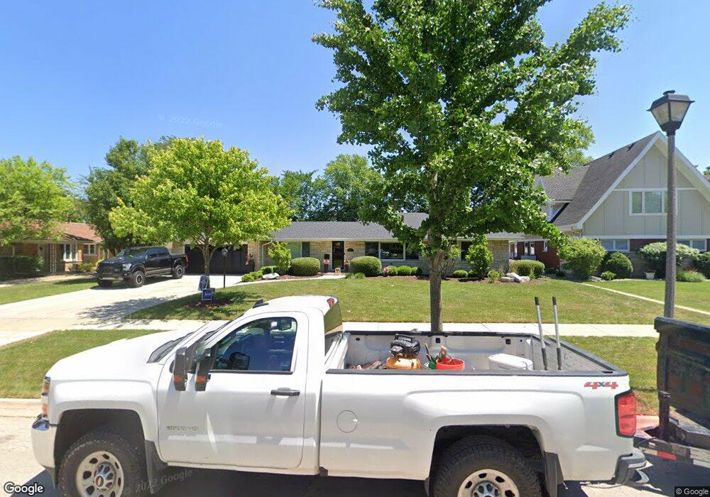 225 N Maison Ct, Elmhurst, IL 60126 - photo 1