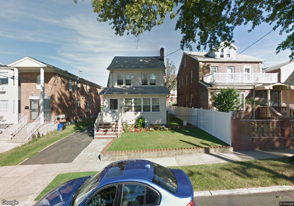 6131 161st St, Fresh Meadows, NY 11365 - photo 1