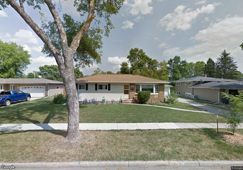 2905 Edgewood Dr N, Fargo, ND 58102 - photo 1