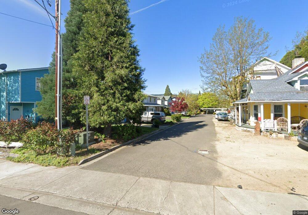 437 N 2nd St, Central Point, OR 97502 - photo 1