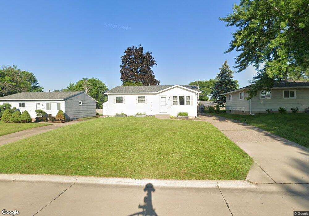 2920 Cypress Dr, Bettendorf, IA 52722 - photo 1