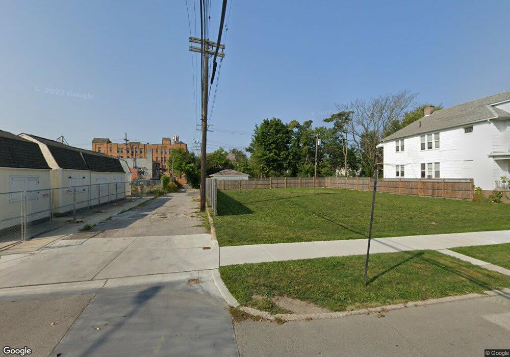 1211 Wayburn St, Grosse Pointe, MI 48230 - photo 1