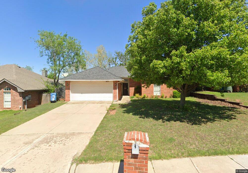 927 Castle Rd, Edmond, OK 73034 - photo 1