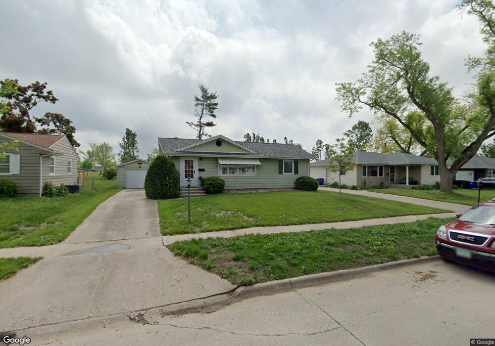 2413 Teresa Dr SW, Cedar Rapids, IA 52404 - photo 1