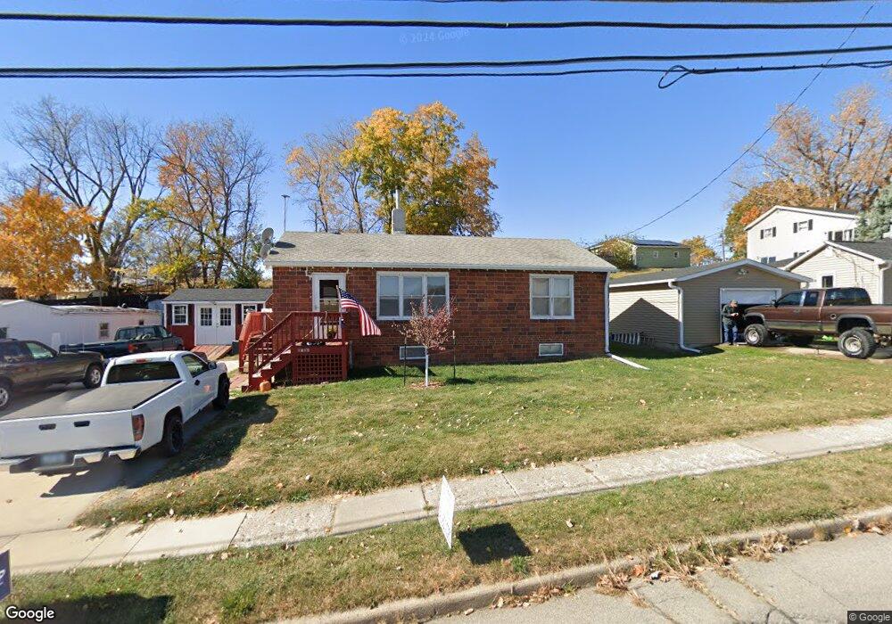 1215 1st St N, Newton, IA 50208 - photo 1