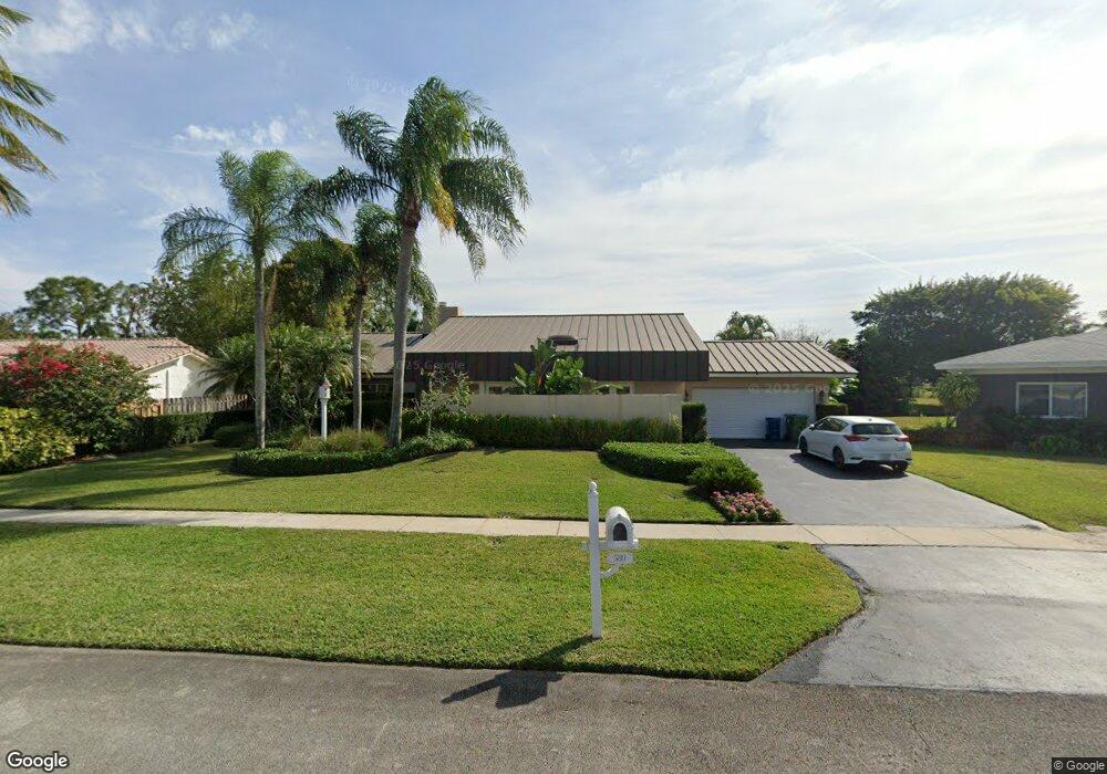 580 Royal Poinciana Ct, Weston, FL 33326 - photo 1