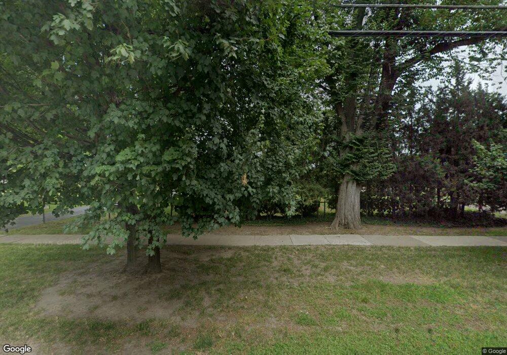 306 Moross Rd, Grosse Pointe Farms, MI 48236 - photo 1