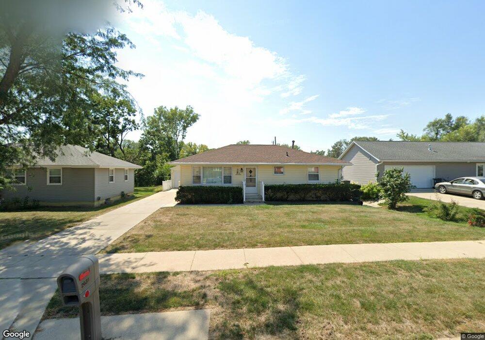 2631 E Ave NW, Cedar Rapids, IA 52405 - photo 1