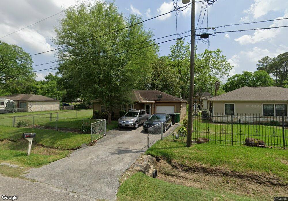 7646 Glen Manor Dr, Houston, TX 77028 - photo 1