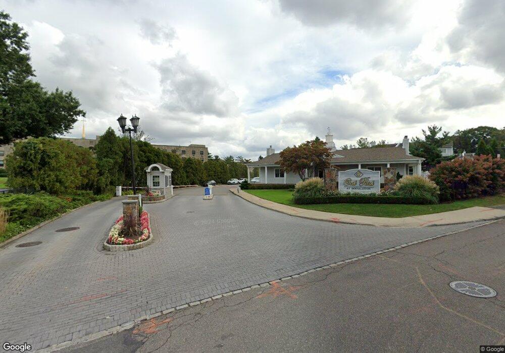 24111 Oak Park Dr, Little Neck, NY 11362 - photo 1