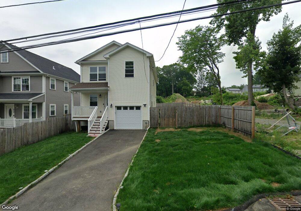 416 Saunders Ave, Bridgeport, CT 06606 - photo 1