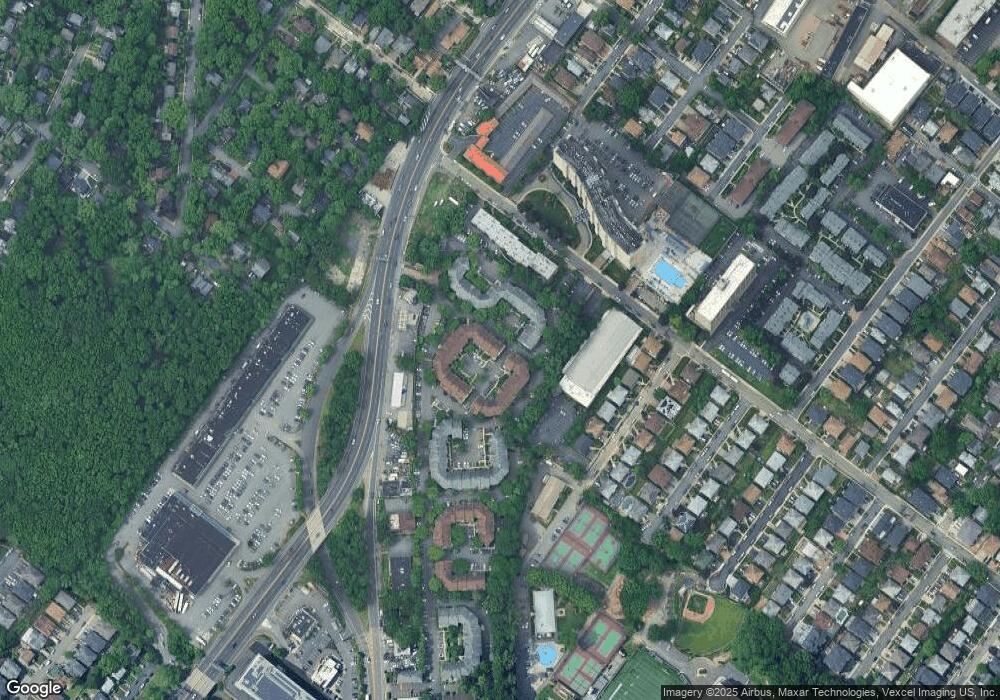 255 Village Circle Dr, Fort Lee, NJ 07024 - photo 1