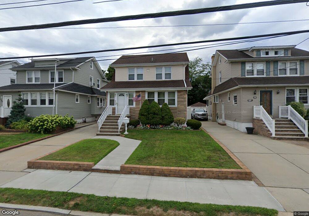 134 Lyon Place, Lynbrook, NY 11563 - photo 1