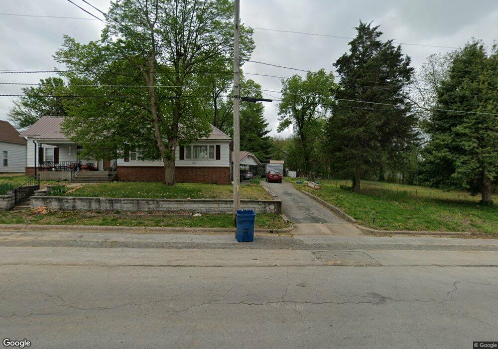1106 W Chestnut St, Carthage, MO 64836 - photo 1