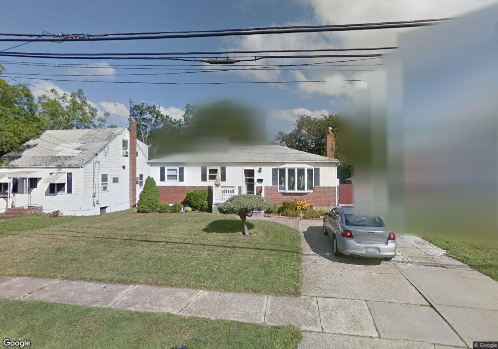 55 Cedar Ct, Copiague, NY 11726 - photo 1