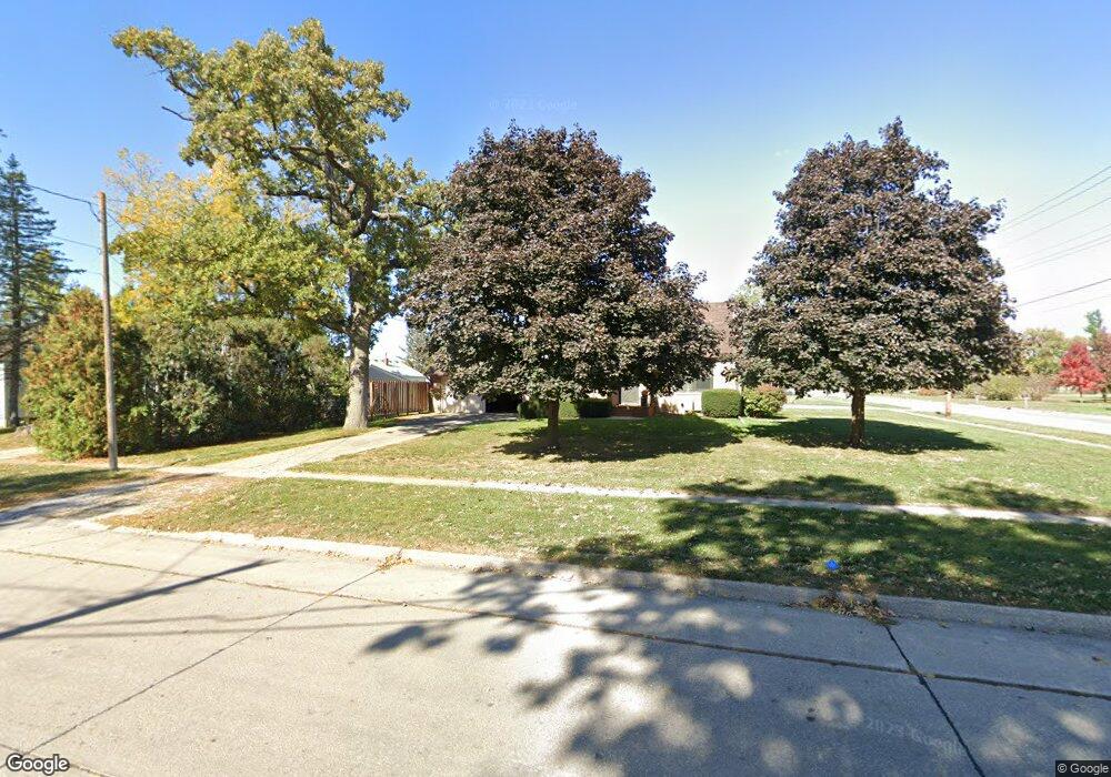 102 N 15th Ave W, Newton, IA 50208 - photo 1