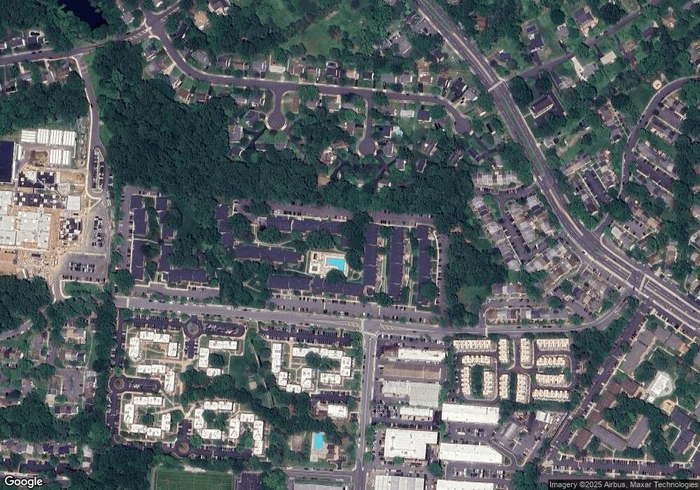 9713 Kings Crown Ct, Fairfax, VA 22031 - photo 1