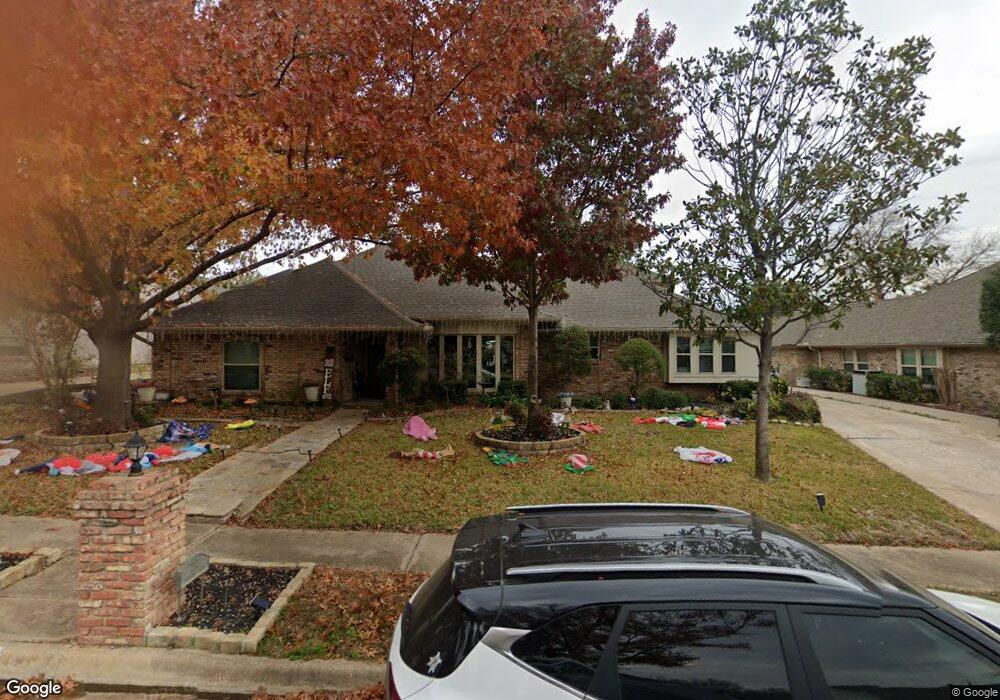 213 Pheasant Ct, Bedford, TX 76021 - photo 1