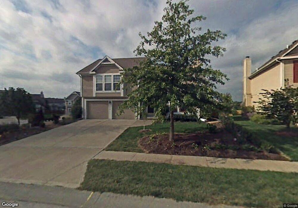 5166 Roundtree St, Shawnee, KS 66226 - photo 1