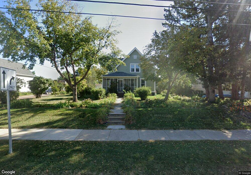 341 Wilson Ave SW, Cedar Rapids, IA 52404 - photo 1
