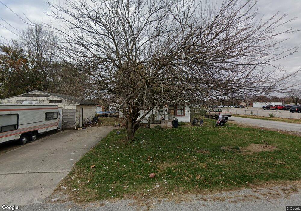 806 W Virginia Ave, Effingham, IL 62401 - photo 1