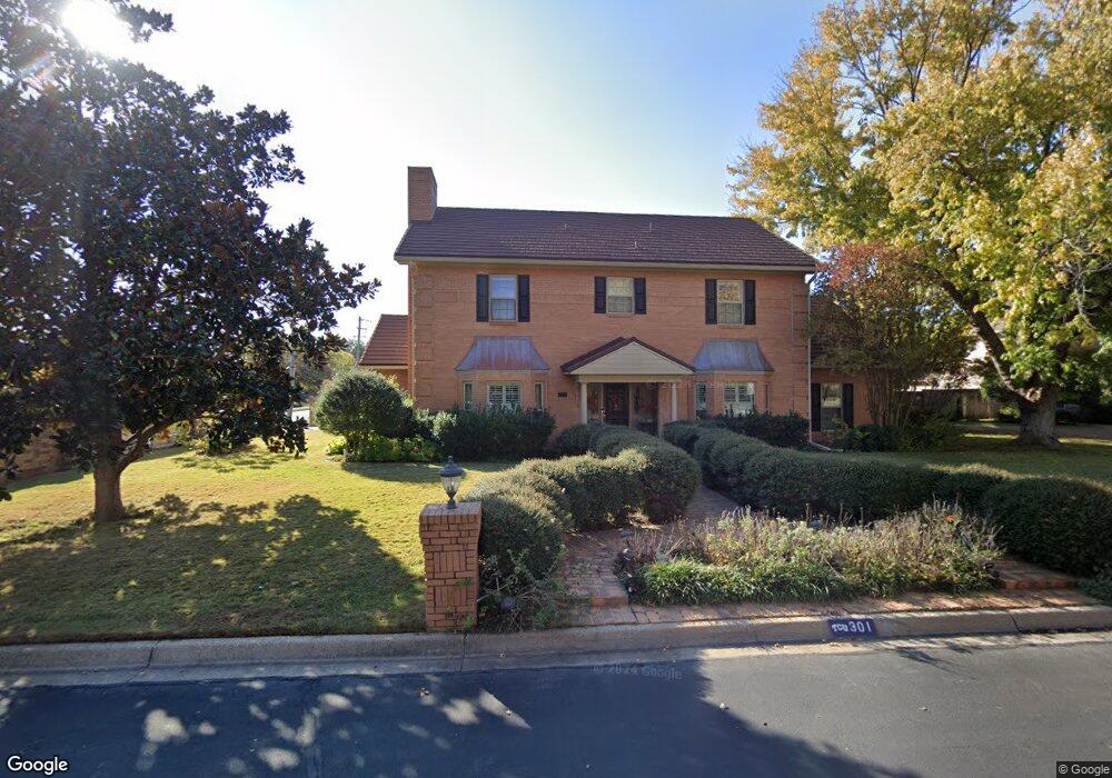 301 Wingate Ct, Hurst, TX 76054 - photo 1