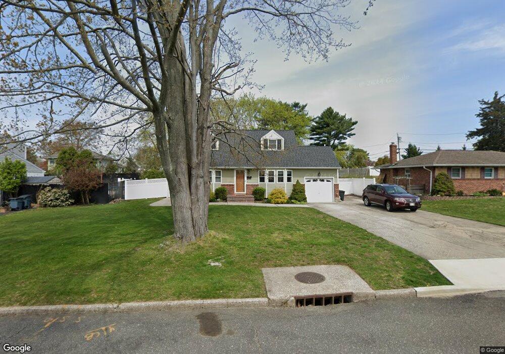 5 Johnson St, ComMacK, NY 11725 - photo 1