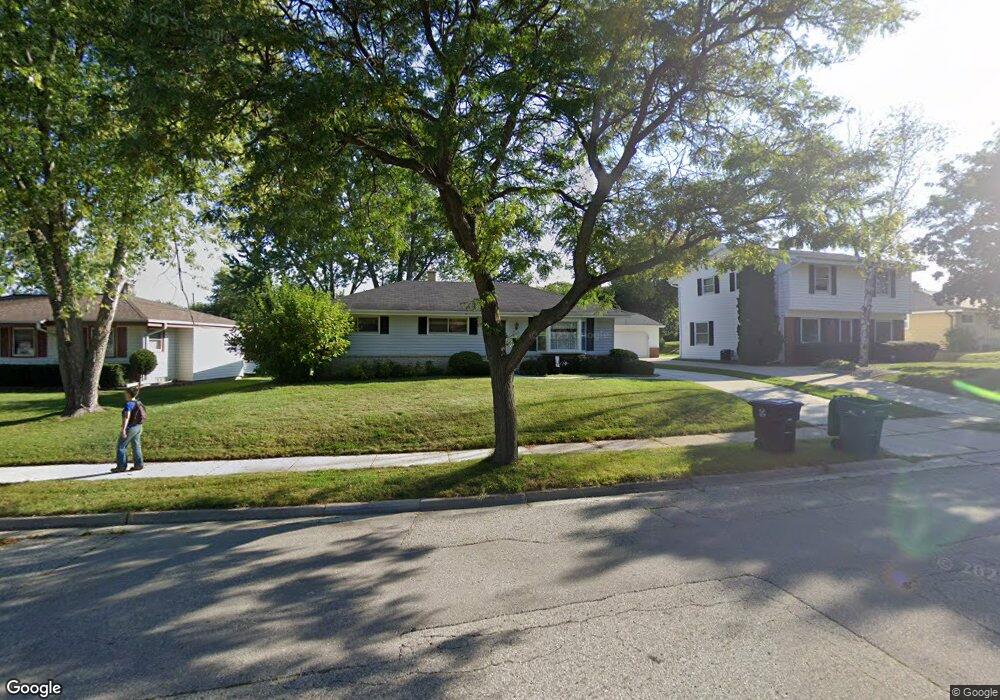 W153N8336 Manhattan Dr, Menomonee Falls, WI 53051 - photo 1