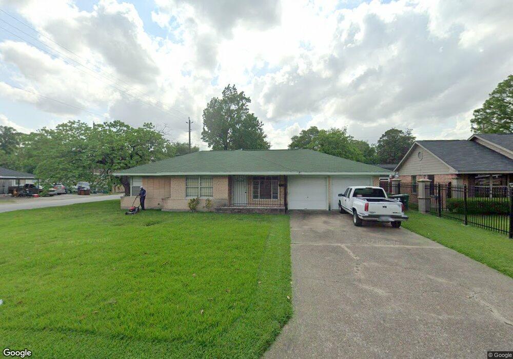10303 Hollyglen Dr, Houston, TX 77016 - photo 1