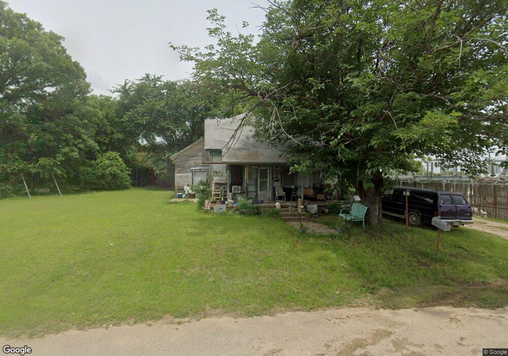 709 Royal St, Cleburne, TX 76031 - photo 1