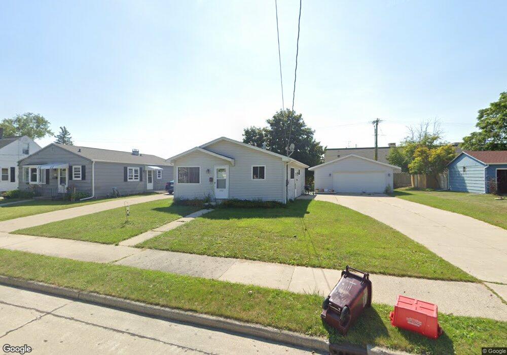 1302 S 32nd St, Manitowoc, WI 54220 - photo 1