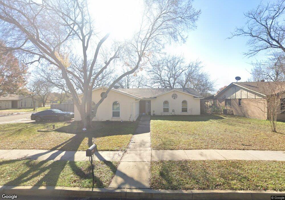 7936 Shannon Ln, North Richland Hills, TX 76180 - photo 1