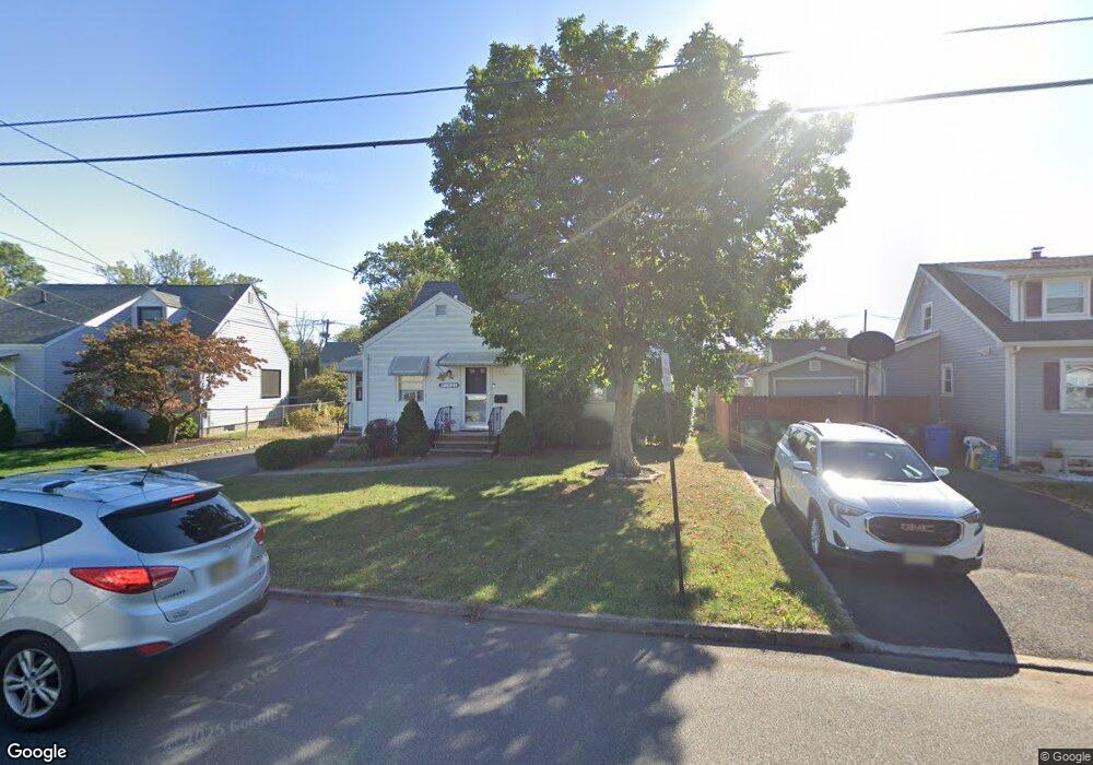 1822 Crescent Pkwy, Linden, NJ 07036 - photo 1