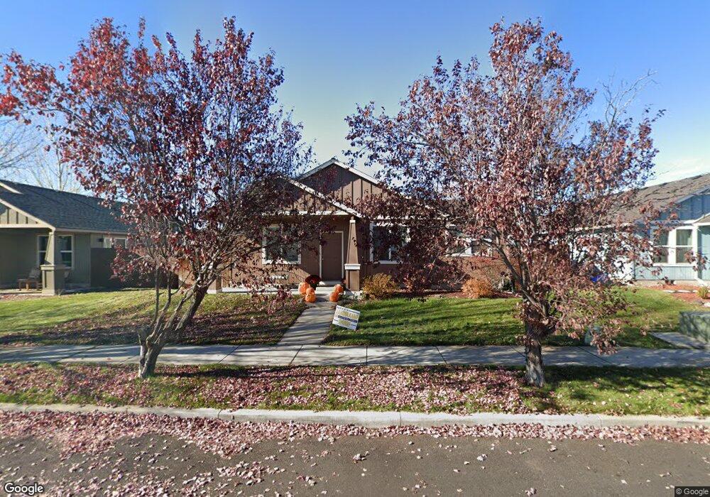 1233 NE 3rd St, Redmond, OR 97756 - photo 1