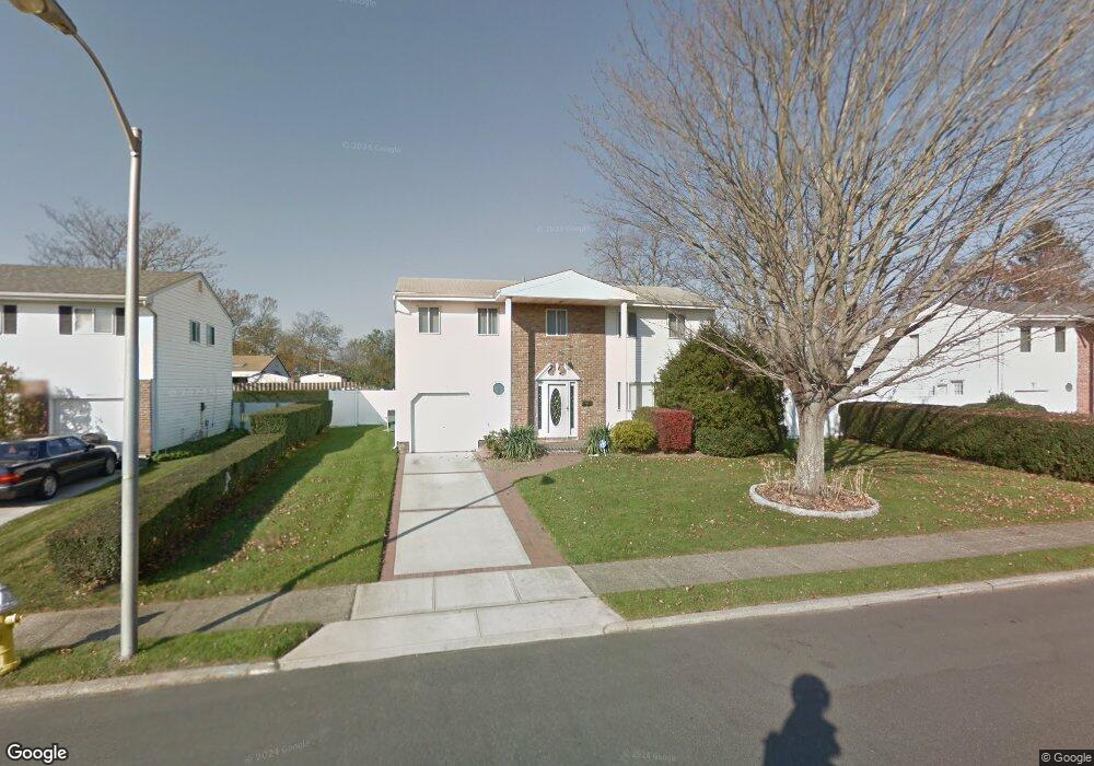 14 Sunshine Ln, Amityville, NY 11701 - photo 1