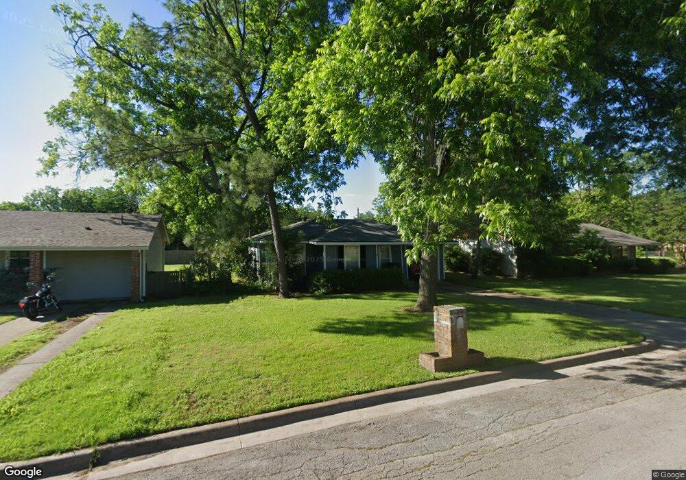 607 Phillips St, Cleburne, TX 76033 - photo 1