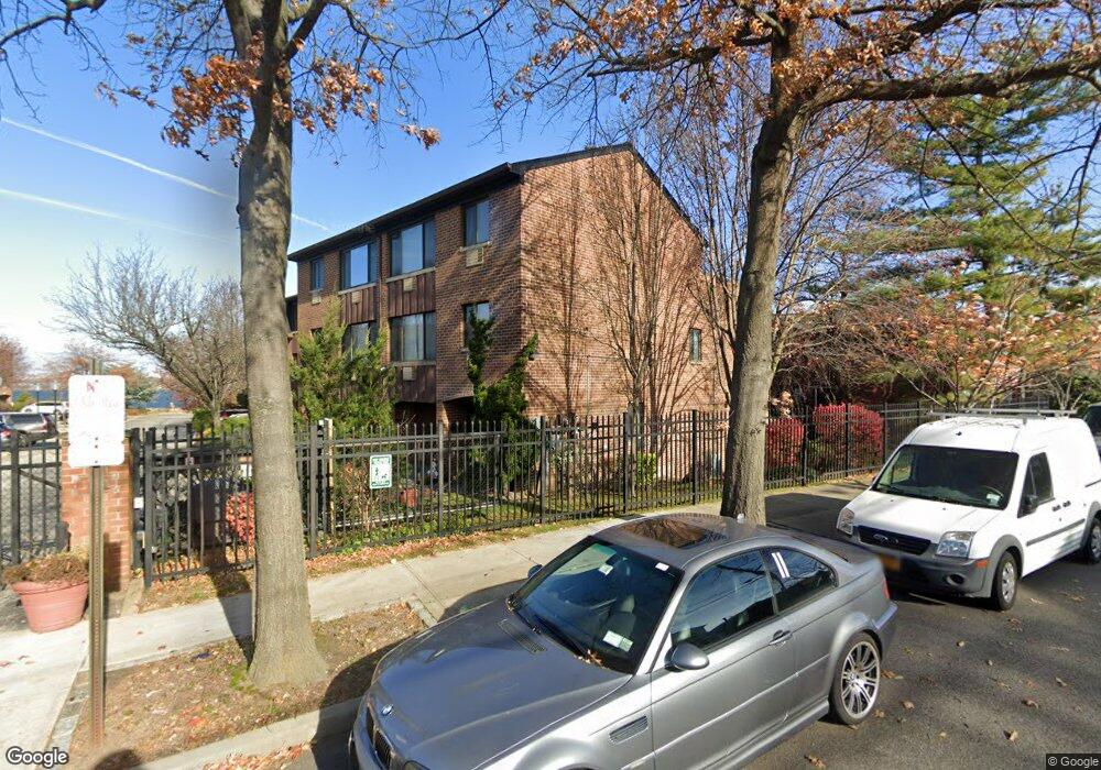 15431 Riverside Dr unit 2B, Whitestone, NY 11357 - photo 1