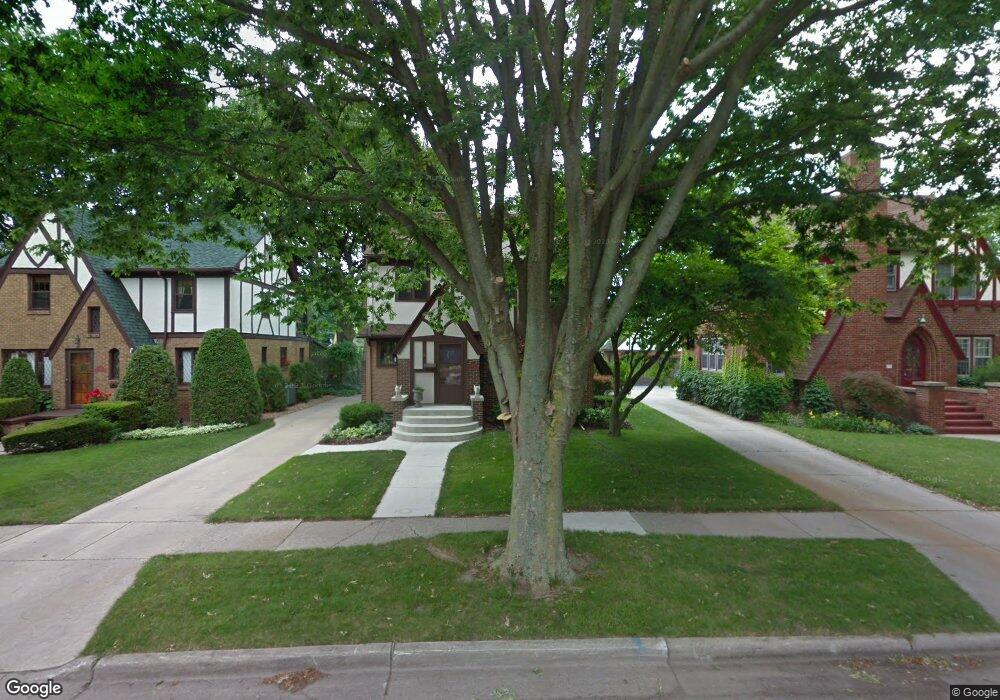 421 Everett Dr, Lansing, MI 48915 - photo 1