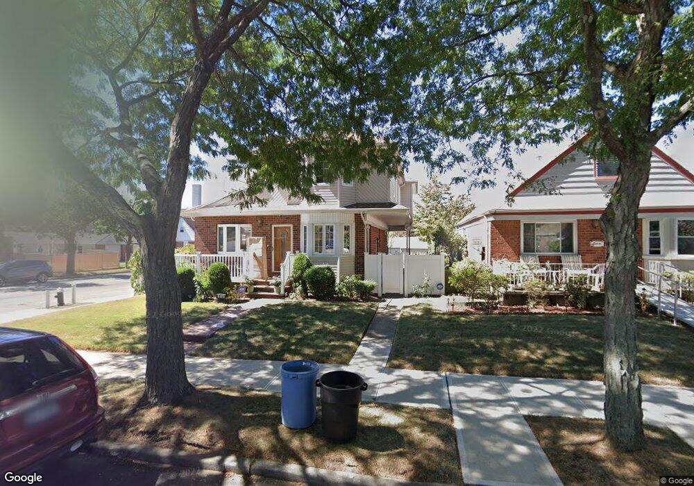 8064 258th St, Glen Oaks, NY 11004 - photo 1