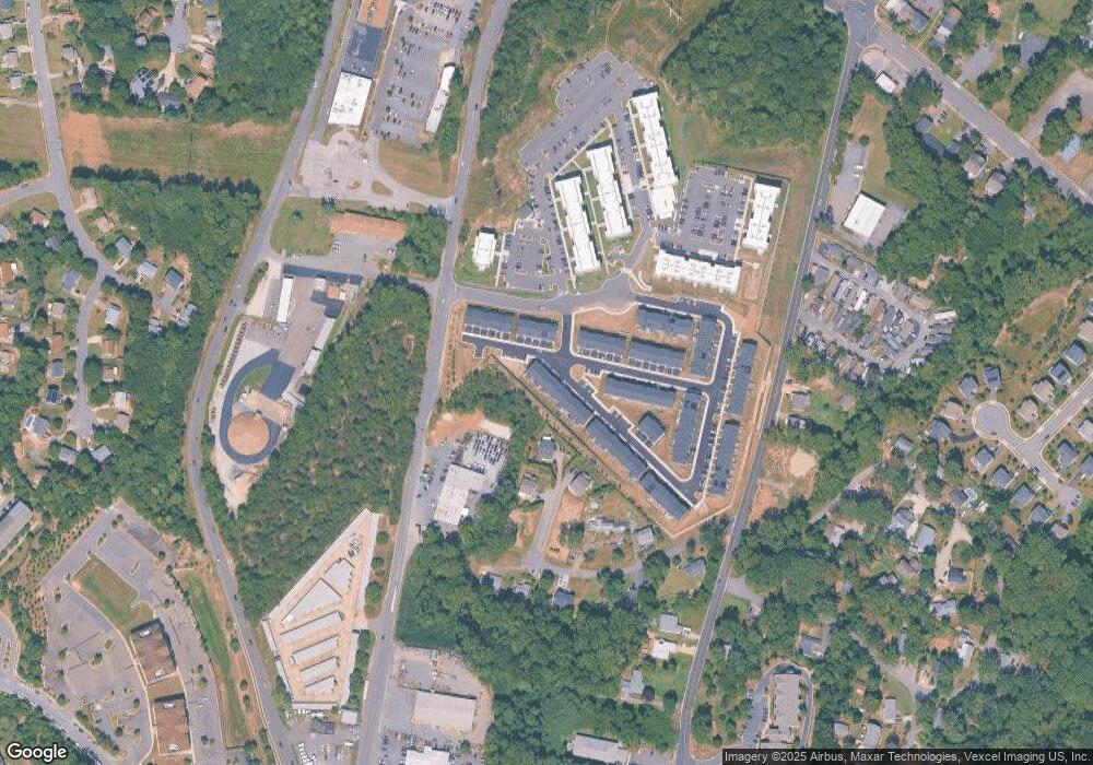 18317 Summit Pointe Dr, Triangle, VA 22172 - photo 1