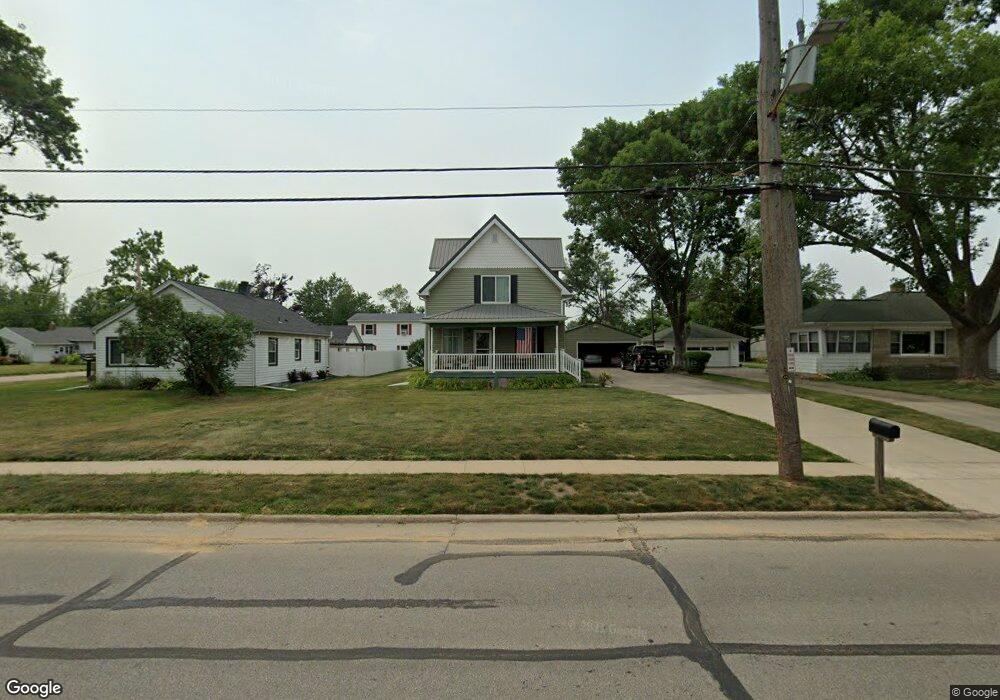 2436 J St SW, Cedar Rapids, IA 52404 - photo 1