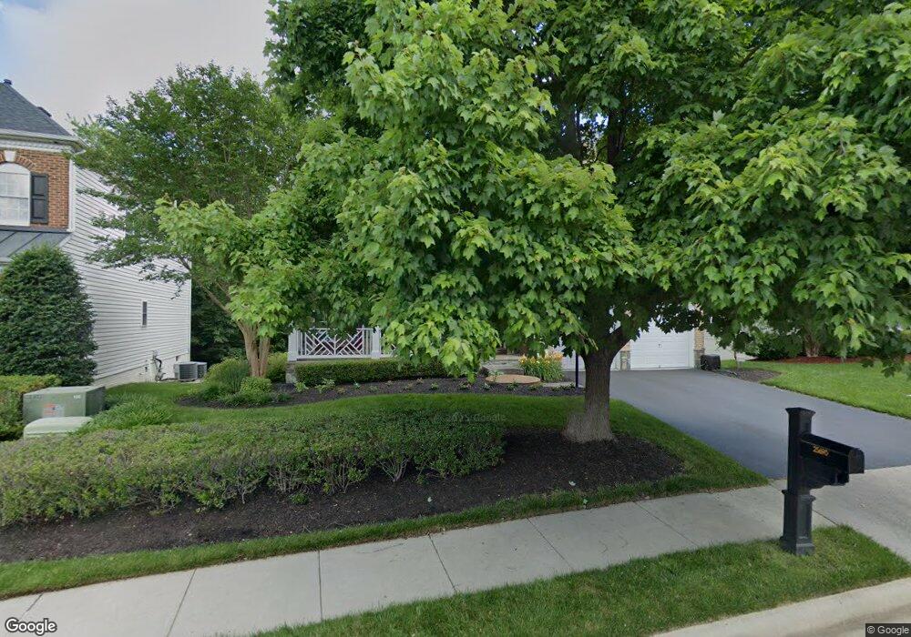 25690 South Village Dr, Chantilly, VA 20152 - photo 1