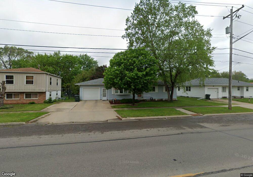 2904 W 9th St, Waterloo, IA 50702 - photo 1