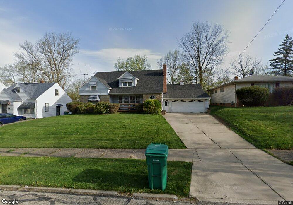 19505 Gardenview Dr, Maple Heights, OH 44137 - photo 1