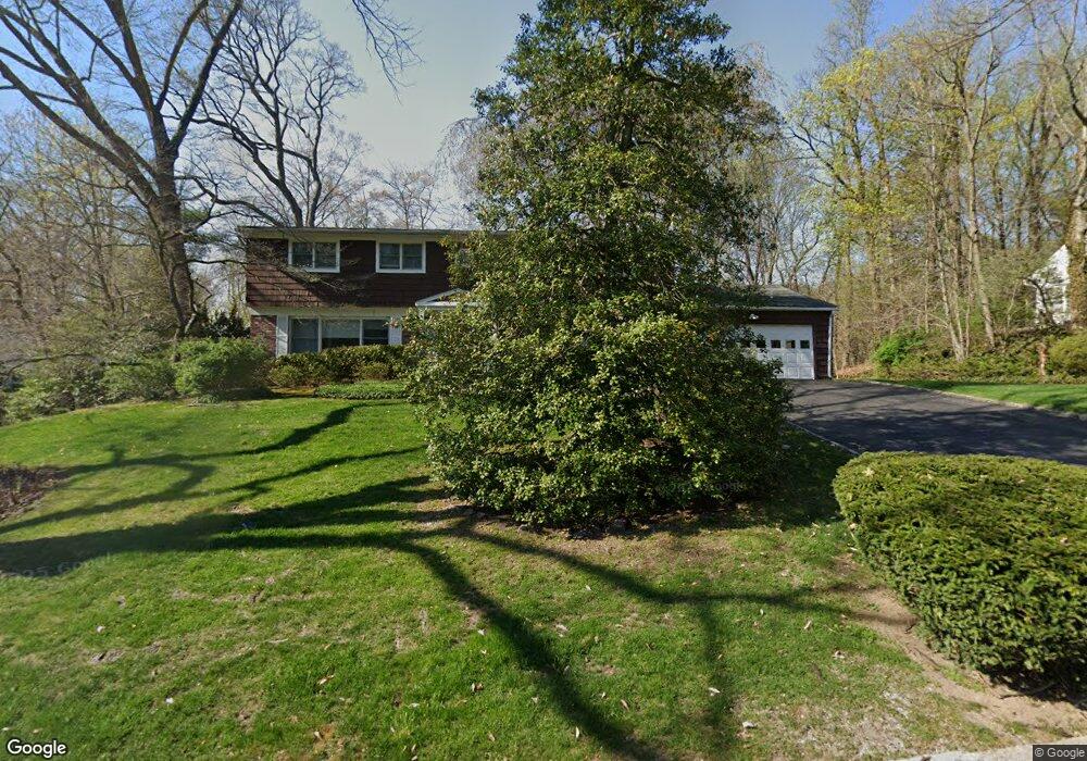 186 Hemlock Rd, Manhasset, NY 11030 - photo 1